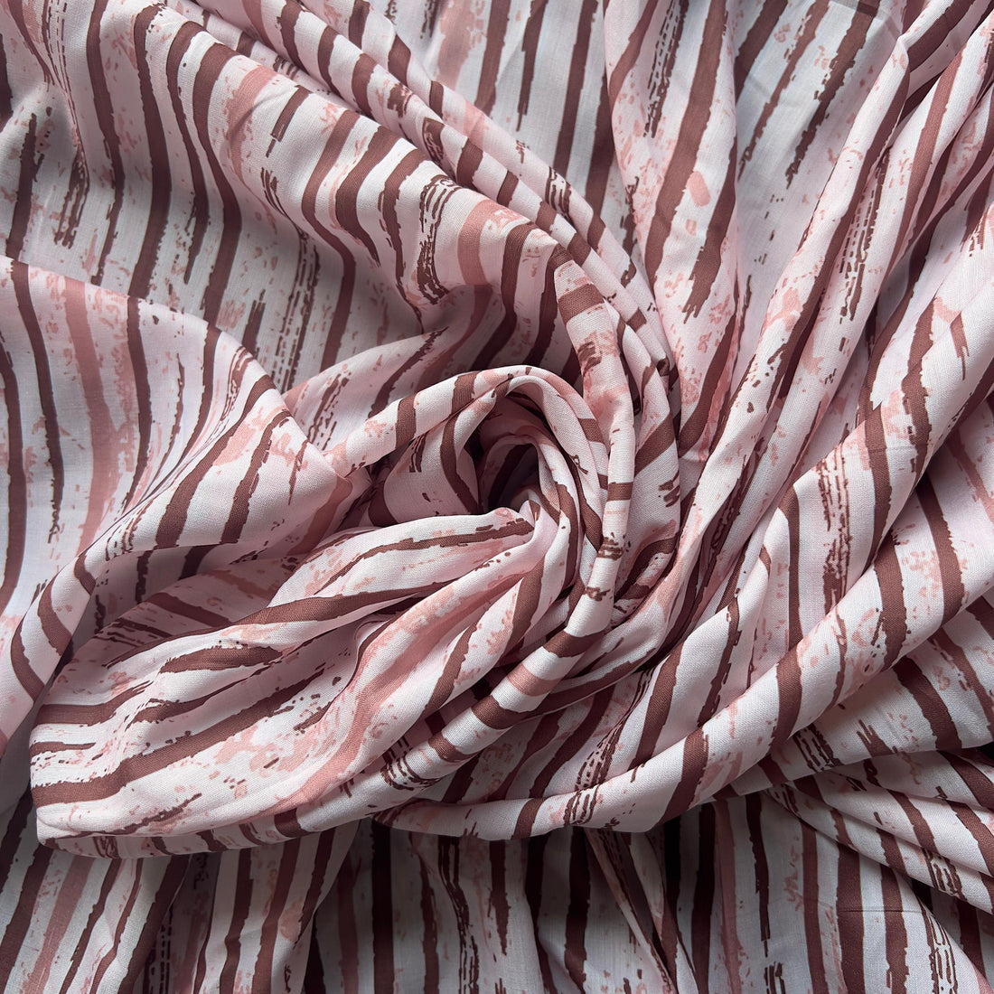 Abstract stripes print on muslin